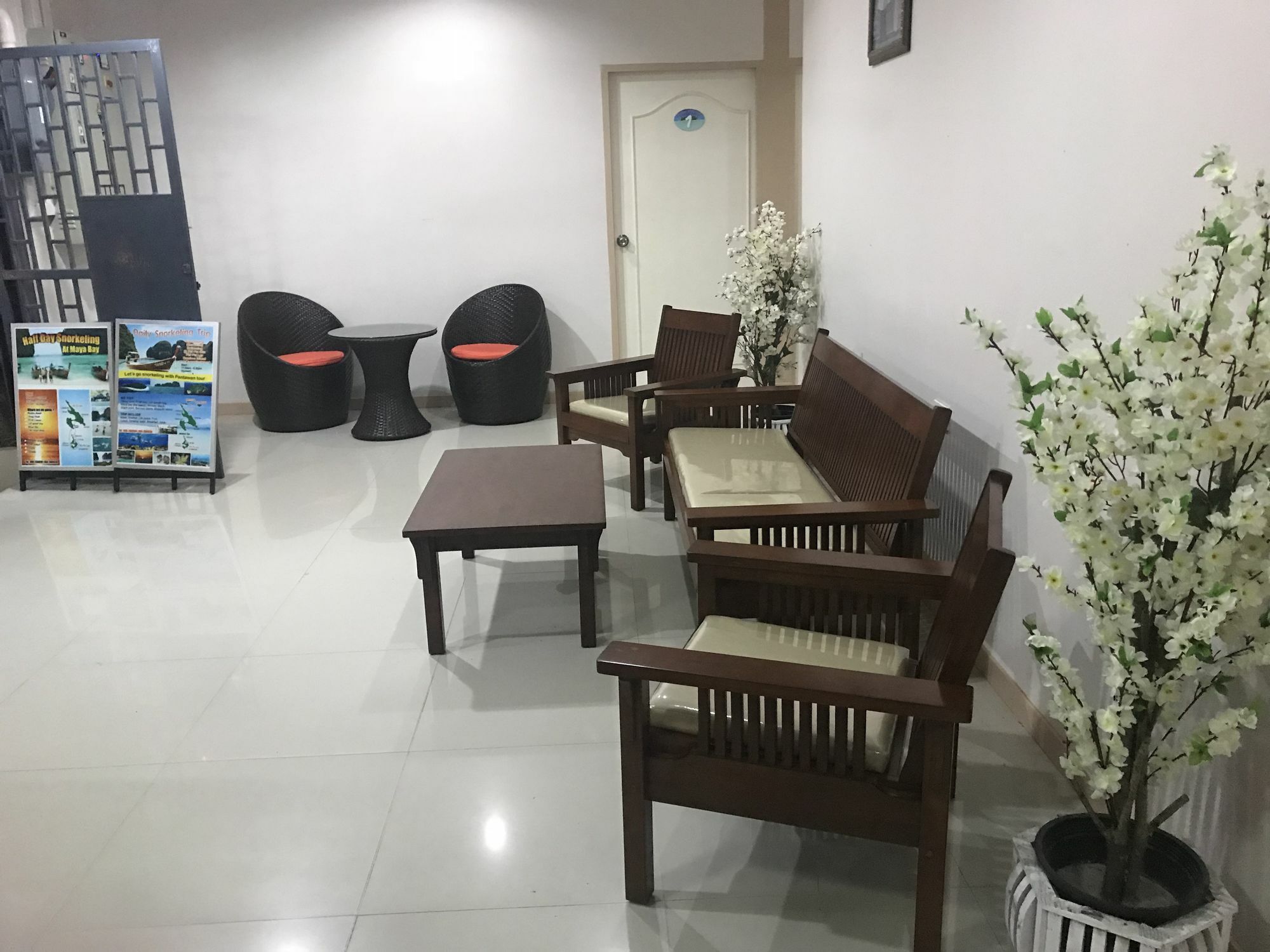B Place Guesthouse 피피섬 외부 사진